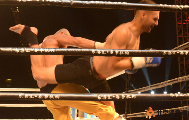 武僧一龙火力全开 最新比赛暴打击溃法国拳手【图】
