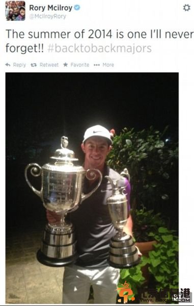 麦克罗伊手捧两座奖杯