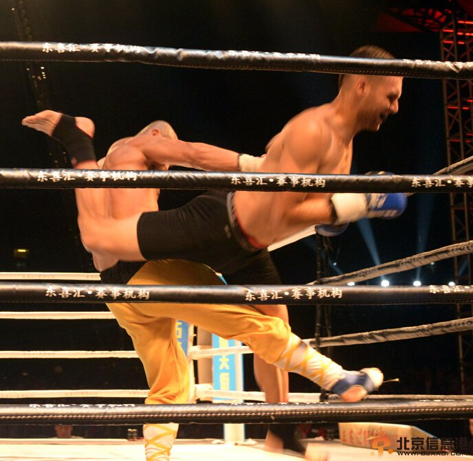 武僧一龙KO法国拳手 5月份曾不敌泰国拳王