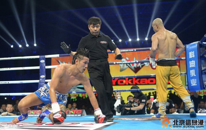 武僧一龙KO法国拳手 5月份曾不敌泰国拳王