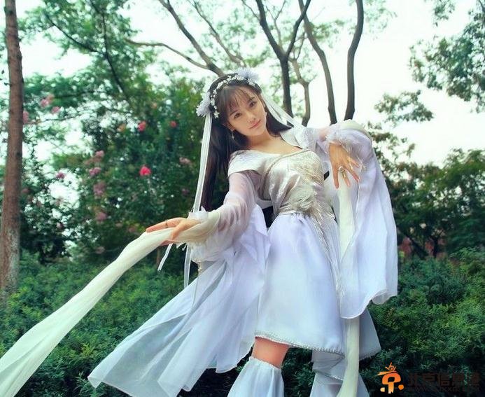 茧镇奇缘白子枫扮演者南笙高清写真