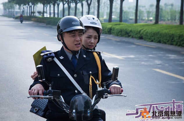 《一见不钟情》郝囧进城&ldquo;囧&rdquo;翻天 屌丝把女神