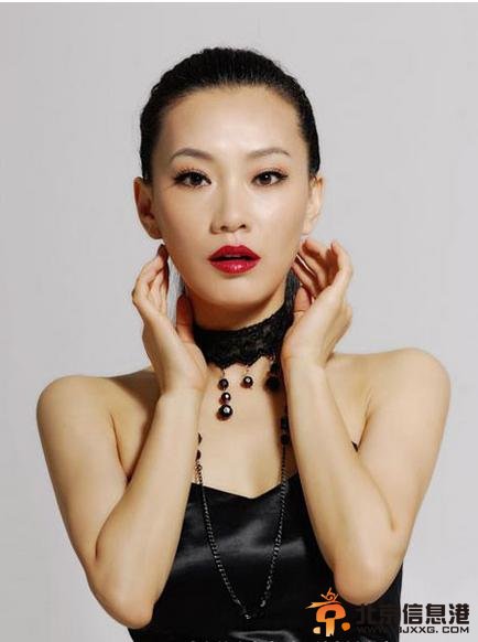 茧镇奇缘二太太扮演者曹艳艳写真