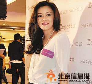 钟镇涛娶小19岁妻范姜个人资料
