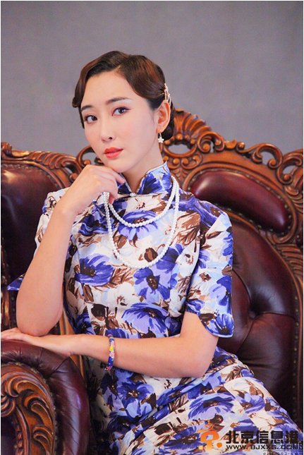 《勇敢的心》女主杜若溪旗袍美照曝光