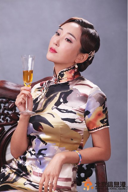 《勇敢的心》女主杜若溪旗袍美照曝光