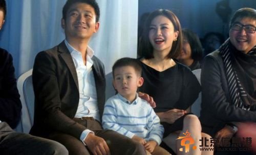 刘孜老公杨泓及儿子照片