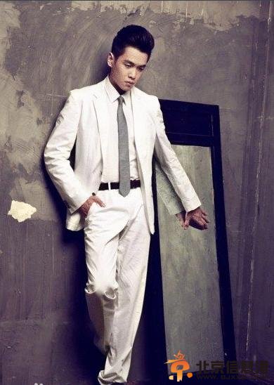 新雪豹周卫国扮演者张若昀个人资料