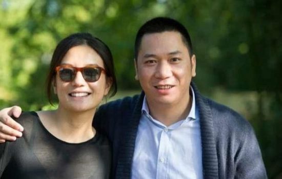 女艺人赵薇及其丈夫黄有龙。图片来源 网络