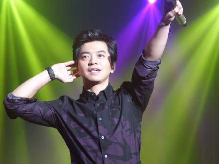 歌手李健个人资料及好听的歌 李健妻子是谁？照片