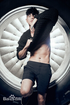 钢铁之心杨可志是谁演的 杨可志扮演者柯有伦资料照片