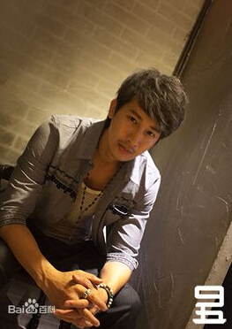 钢铁之心高明是谁演的 高明扮演者邱凯伟资料照片