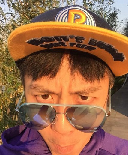 【组图】邓超搞怪九连拍 网友：用了你的照片，屏幕会莫名地变脏
