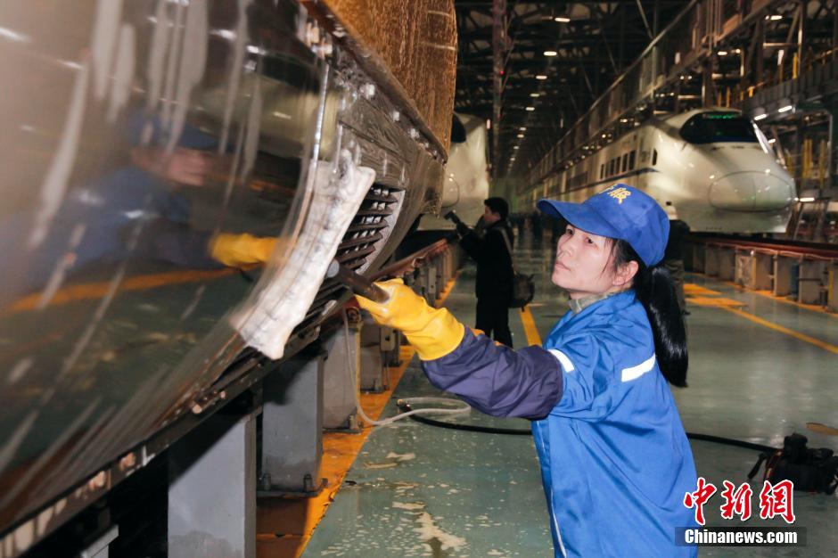 春运即将到来 动车“洗脸”成为助增客流主力