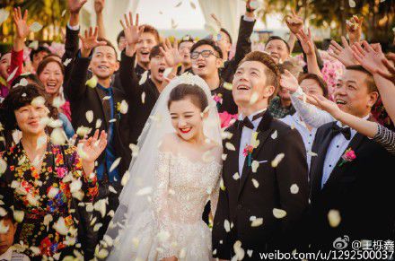 王栎鑫结婚 苏醒王铮亮等当伴郎(图)
