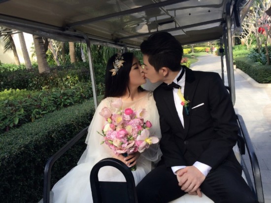 王栎鑫结婚苏醒张远作伴郎 网友感慨：“快男”王栎鑫还是个孩子！