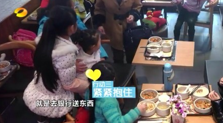 噗通噗通的良心戳中社会热点和痛点：老人摔倒扶不扶OR走失儿童传单