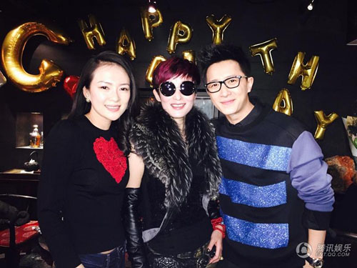 章子怡接受求婚后首露面 与韩庚同庆生笑容灿烂