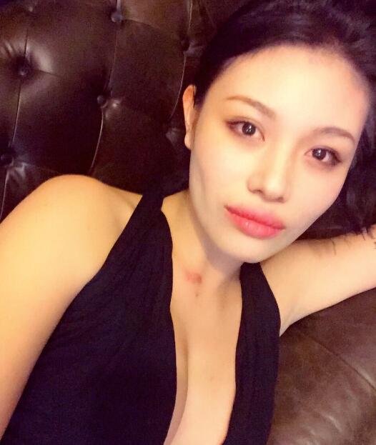 前女友炮轰汪峰是“四眼短腿” 曾斥其不是东西