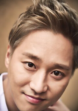 辉煌或疯狂杨逵达是谁演的 杨逵达扮演者许正民资料照片