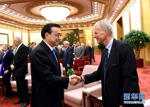 李克强同外国专家举行新春座谈会