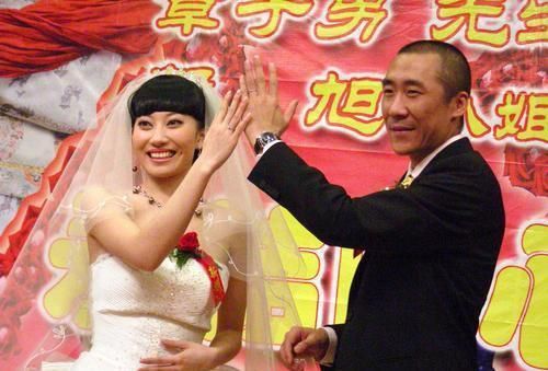 章子怡的哥哥章子男与嫂子殷旭