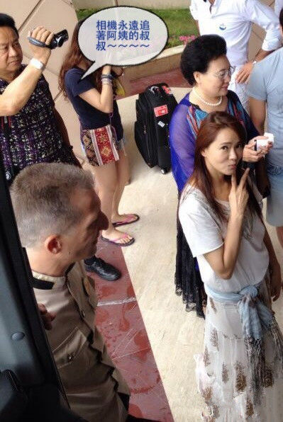 伊能静祝秦昊妈妈生快 全家出游画面温馨