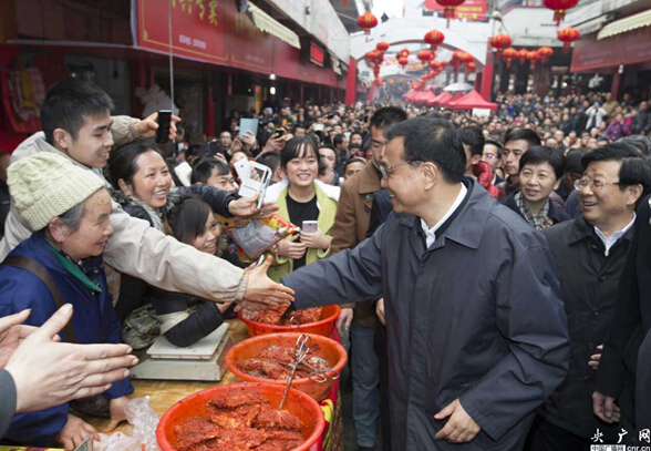 总理现身贵州黎平市场：关心市场供应、公平交易和食品安全