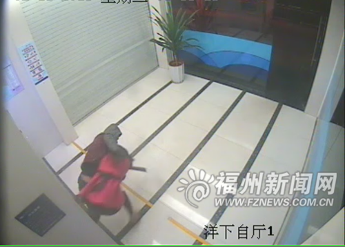 女子16秒空手夺刀 网友：场面太危险不提倡【图】