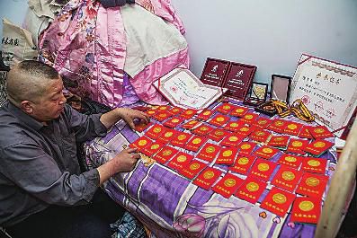 男子为贫血妻子续命献血147次