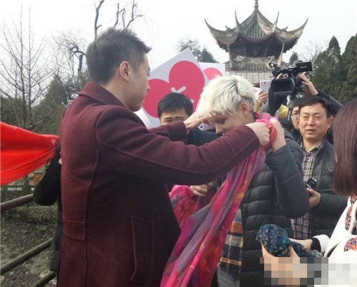【图】26岁乌克兰女孩扮熊猫向中国小伙求婚