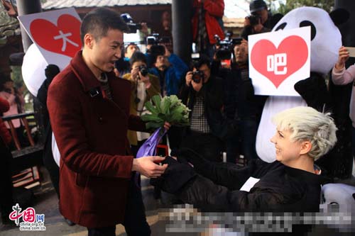 【图】26岁乌克兰女孩扮熊猫向中国小伙求婚