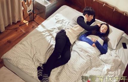  相爱穿梭千年郑爽井柏然床照曝光 甜蜜共度情人节
