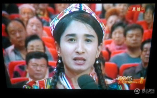 羊年春晚维吾尔族姑娘意外走红 长相女汉子系全国助人为乐劳模