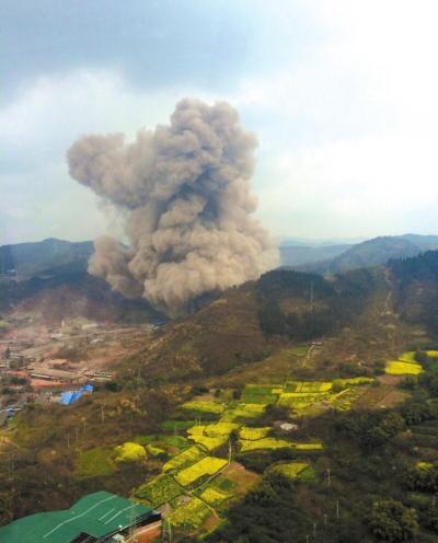 【现场图】成都在建隧道爆炸现场如火山喷发 1人死亡20人伤