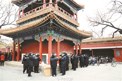 民警集体吃工作餐 获得了1574个赞【组图】