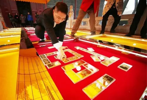 洛阳黄金大道被踩坏1