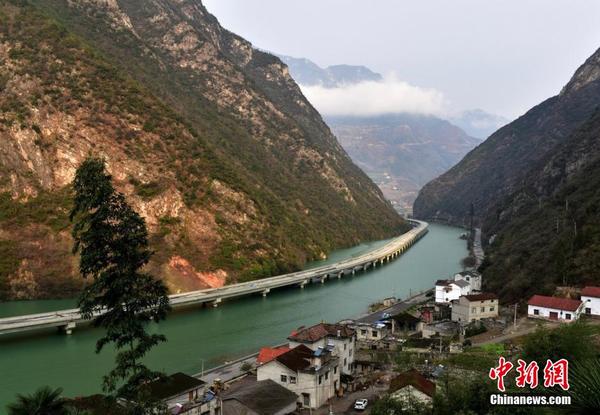 【图】湖北水上公路耗资4.4亿 为避免开山毁林多花200万