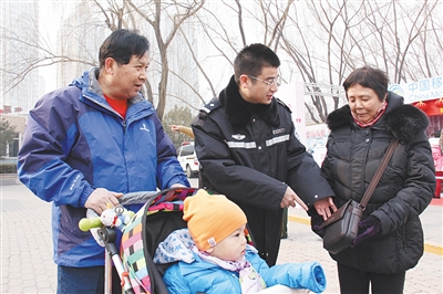 <a href='http://www.bjxxg.cn/news/beijing/' target='_blank'><u>北京</u></a>庙会新标王羊肉串日进15万 每天能卖出八九千串（组图）
