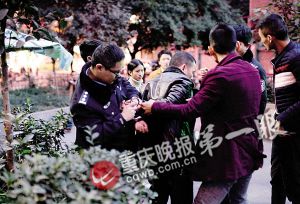 盗贼偷<a href='http://www.bjxxg.cn/tech/shouji/' target='_blank'><u>手机</u></a>当场被抓 欲以两万元私了遭拒