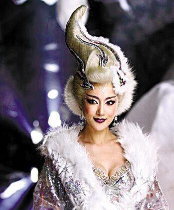 封神英雄步武媚娘后尘遭剪胸 李依晓取代张馨予内幕