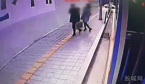 恐怖！首尔路面坍塌 一男一女瞬间“消失”【图】