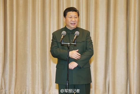 军媒发习近平视察部队照 进战机座舱体验