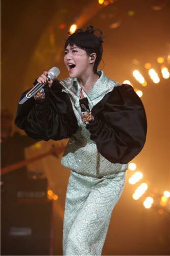 《我是歌手》谭维维夺冠 “铁肺女王”李佳薇踢馆失败