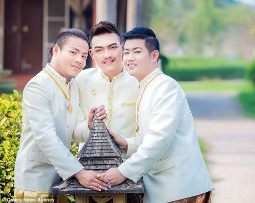 泰国男同性恋婚礼视频曝光没 网友：谁是新娘谁是新郎