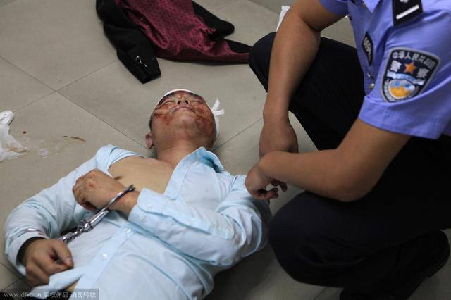 深圳男子行窃被捕后自残 派出所内“装死”耍赖(图)
