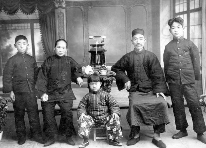 张艺谋显赫背景:爷爷是临潼大户 家宅比乔家院子还大