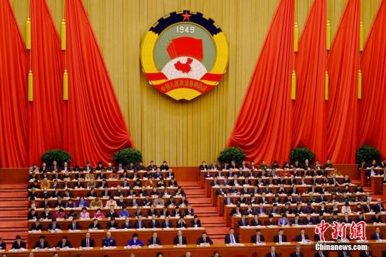 两会日记：政协报告谈反腐 热点提案引关注 