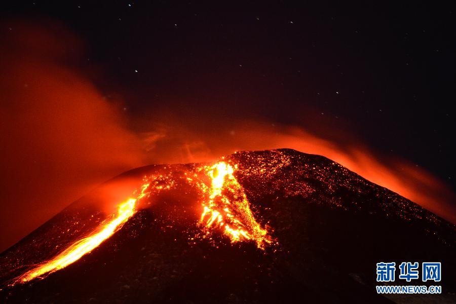 智利比亚里卡火山喷发　3000多人被疏散我要评论 