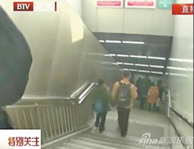 【最新】乞讨男在京买房被拘留 曝行业潜规则：不装残疾没人给钱